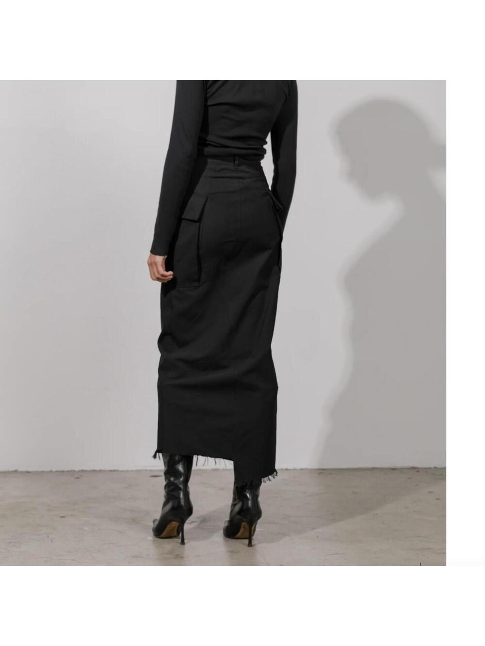LE black cargo midi skirt Size S bnwt